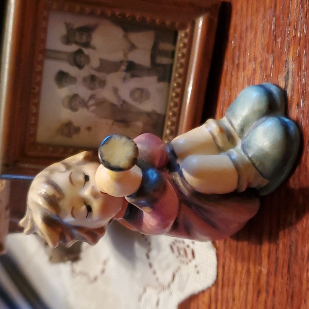 1968 goebel Figurine